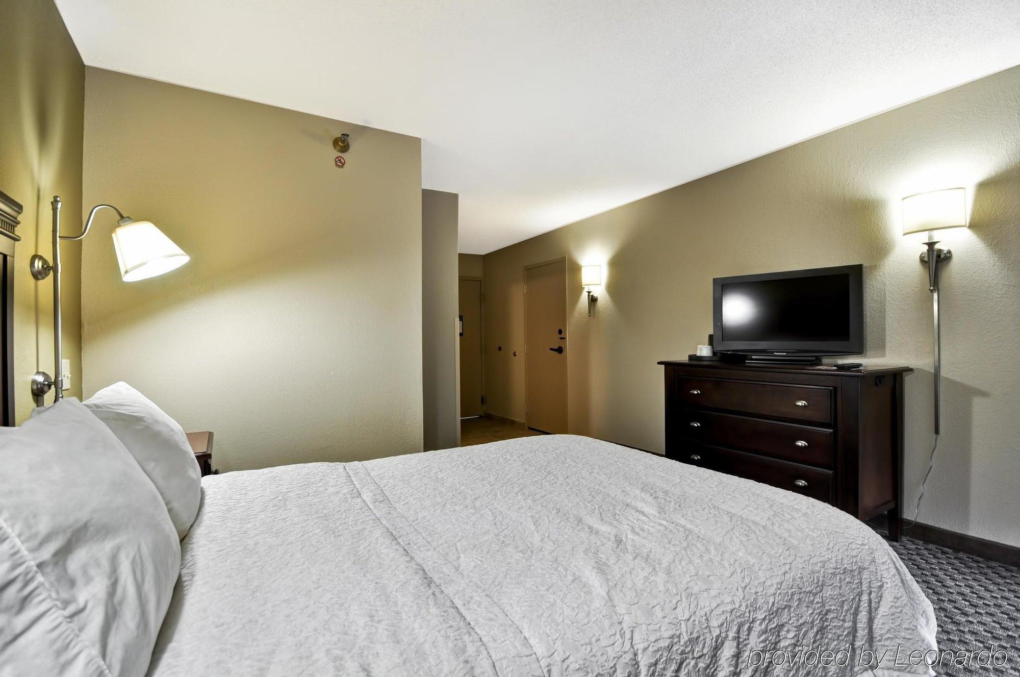 Wingate By Wyndham Charleston Coliseum Hotel